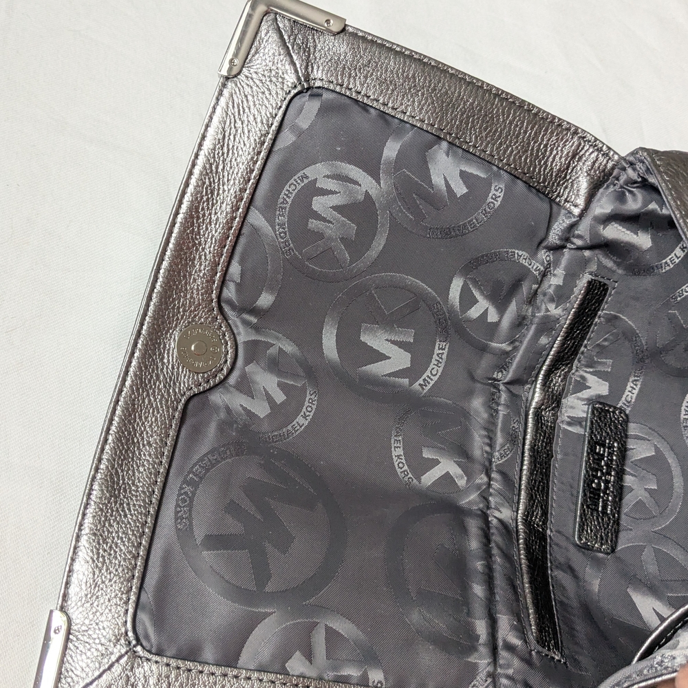 Michael Kors Metallic Gray / Silver Pebbled Leather Large Clutch Bag - Picture 7 of 9